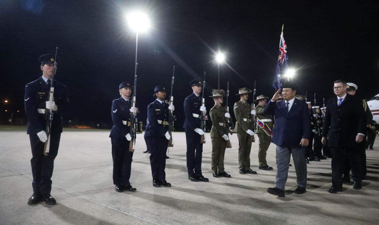 prabowo-subianto-tiba-di-pangkalan-angkatan-udara-raaf-base-fairbairn-canberra-australia.jpg