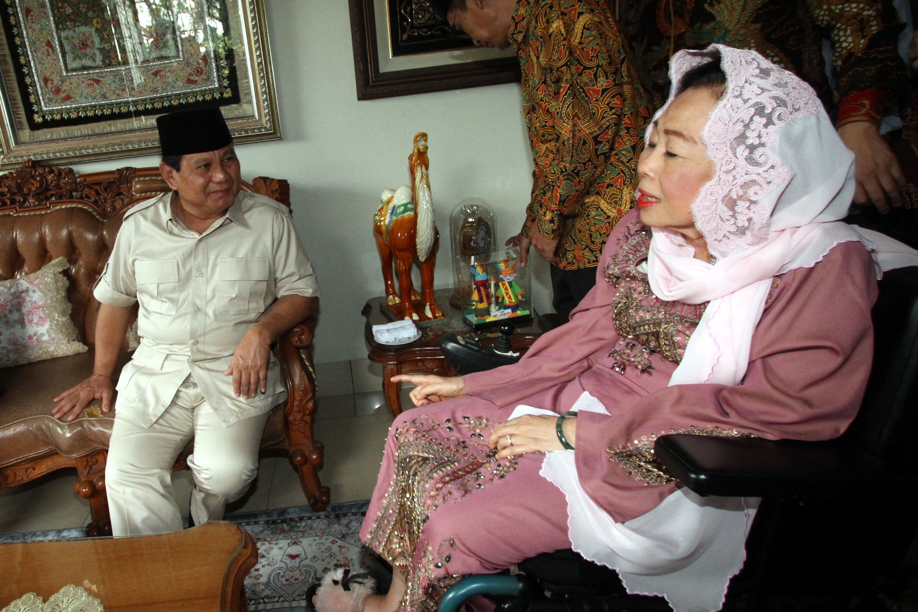 prabowo-temui-sinta-nuriyah-wahid_20180913_173056.jpg