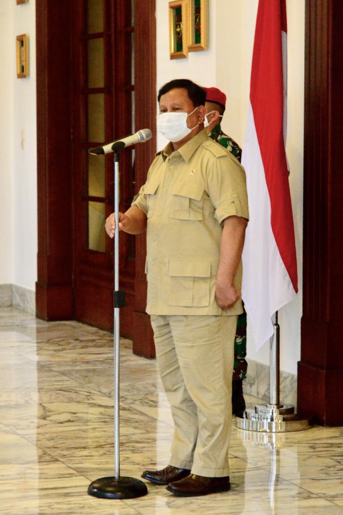 prabowo-terima-laporan-kenaikan-pangkat-10-pati-kemhan_20201101_211428.jpg