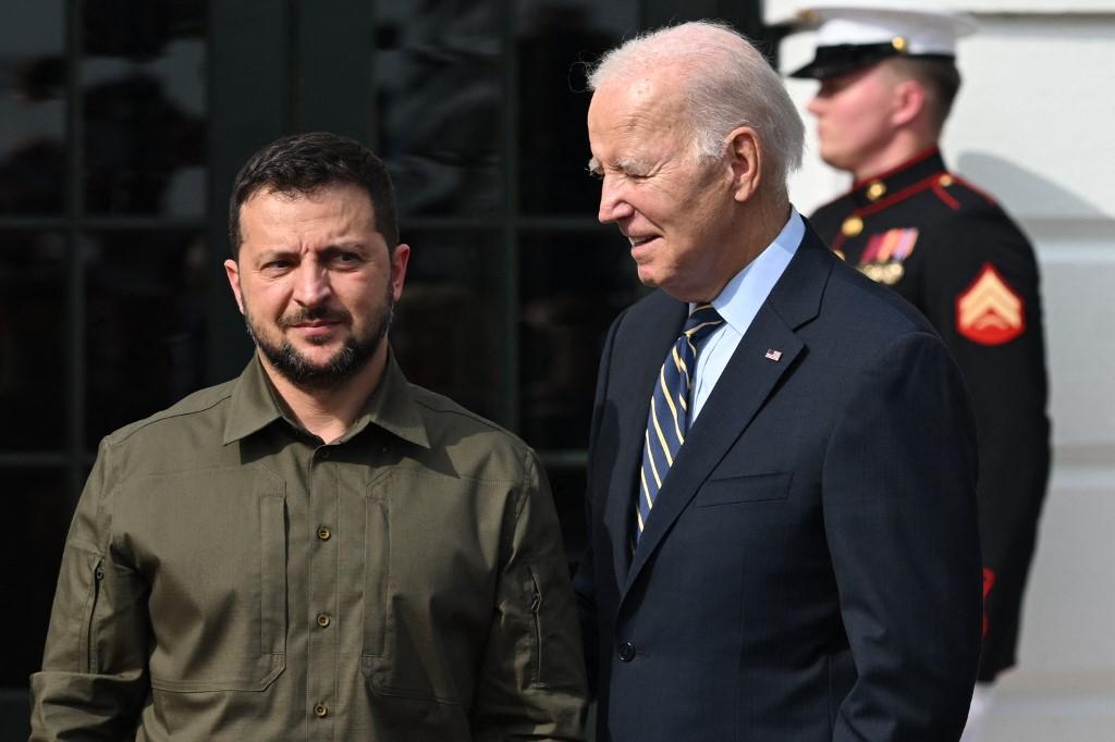 presiden-as-joe-biden-presiden-ukraina-volodymyr-zelensky-564lk.jpg