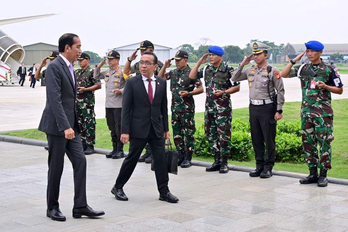 presiden-joko-widodo-jokowi-tiba-di-pangkalan-tni-au-halim-perdanakusum.jpg