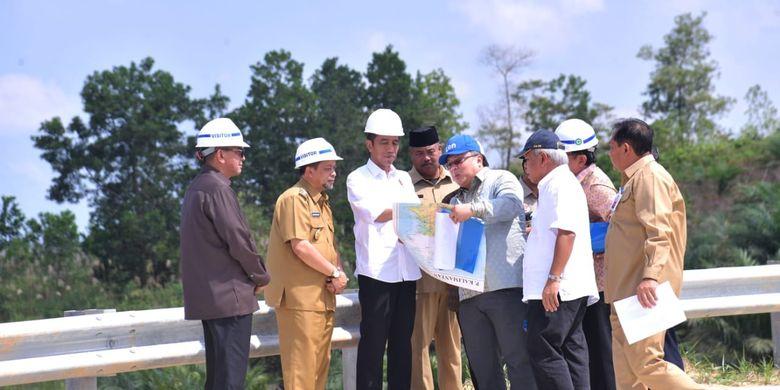 presiden-joko-widodo-meninjau-kawasan-bukit-soeharto-di-kabupaten-kutai-kart.jpg