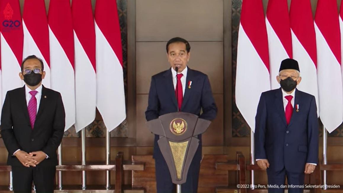 presiden-joko-widodo-tengah-melakukan-konferensi-pers-minggu-2662022.jpg
