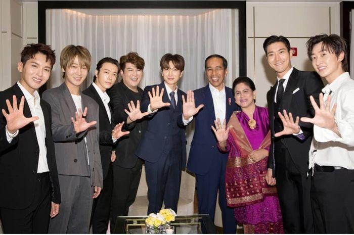 presiden-jokowi-dan-super-junior_20180911_162613.jpg