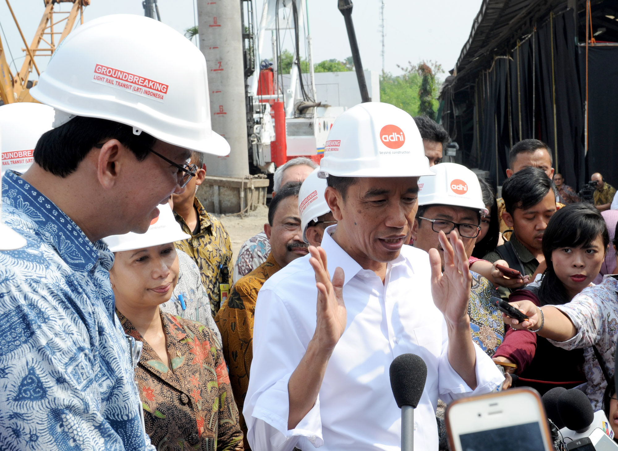 presiden-jokowi-groundbreaking-lrt_20150909_172445.jpg