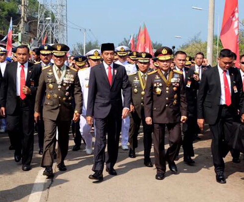 presiden-jokowi-jalan-kaki_20171005_100038.jpg