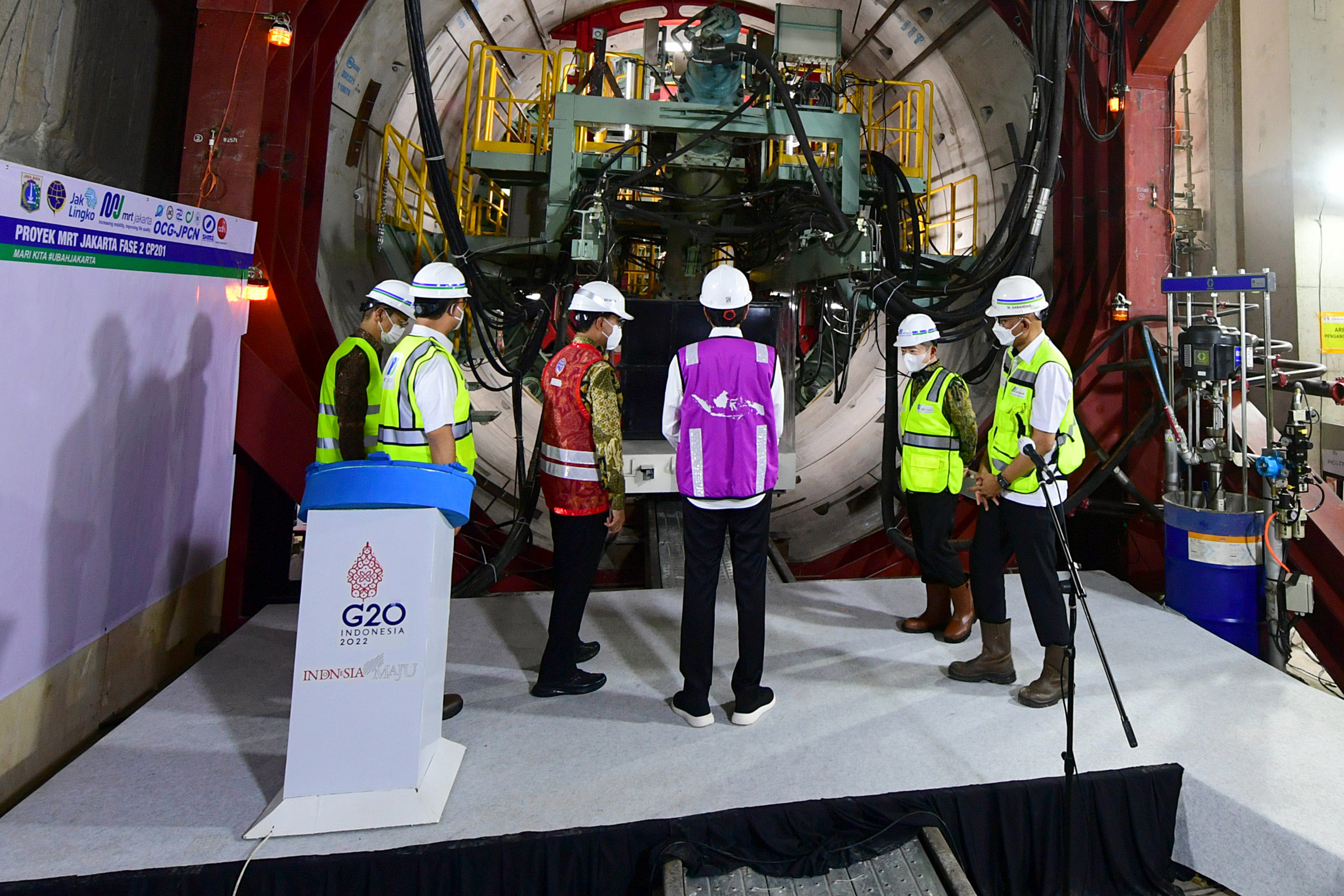 presiden-jokowi-luncurkan-tbm-mrt-fase-2a_20220225_042024.jpg