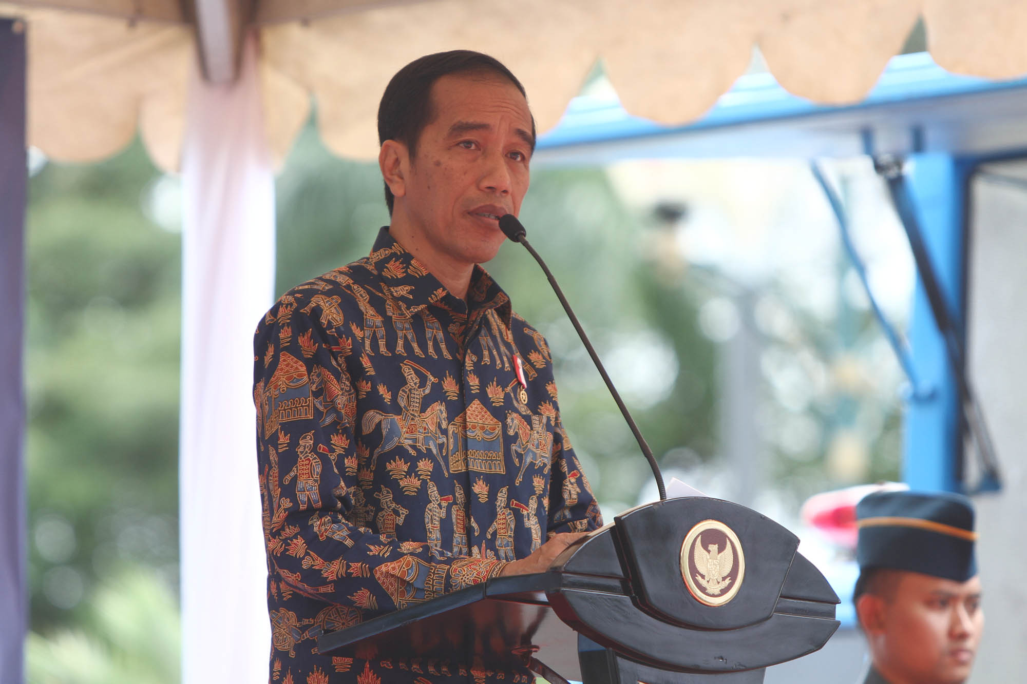 presiden-jokowi-musnahkan-barang-bukti-narkoba_20161206_162214.jpg
