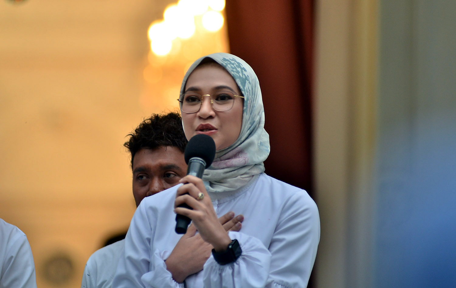 presiden-jokowi-perkenalkan-tujuh-stafsus-milenialnya_20191121_200626.jpg