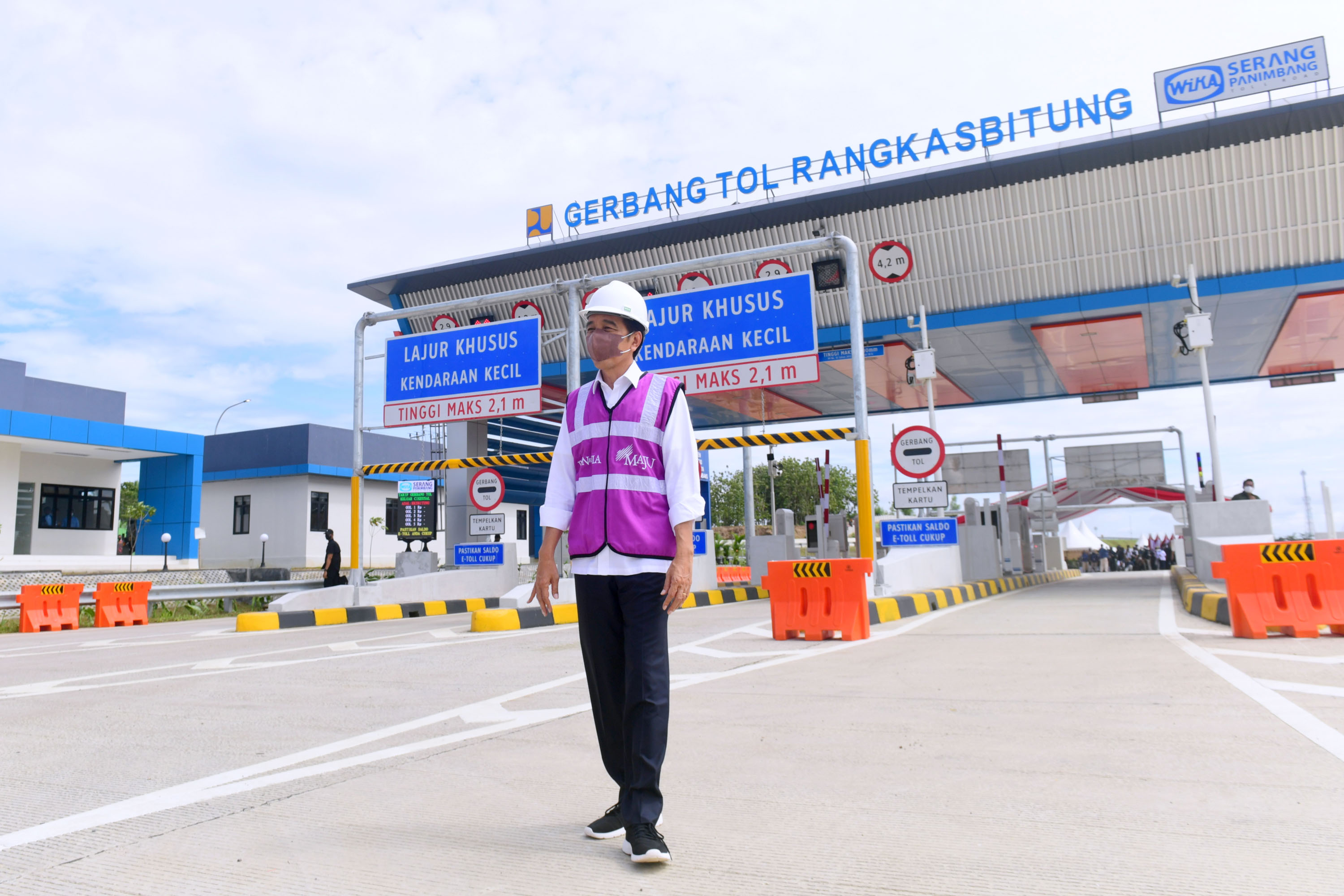 presiden-jokowi-resmikan-jalan-tol-serang-panimbang-seksi-i_20211116_150717.jpg