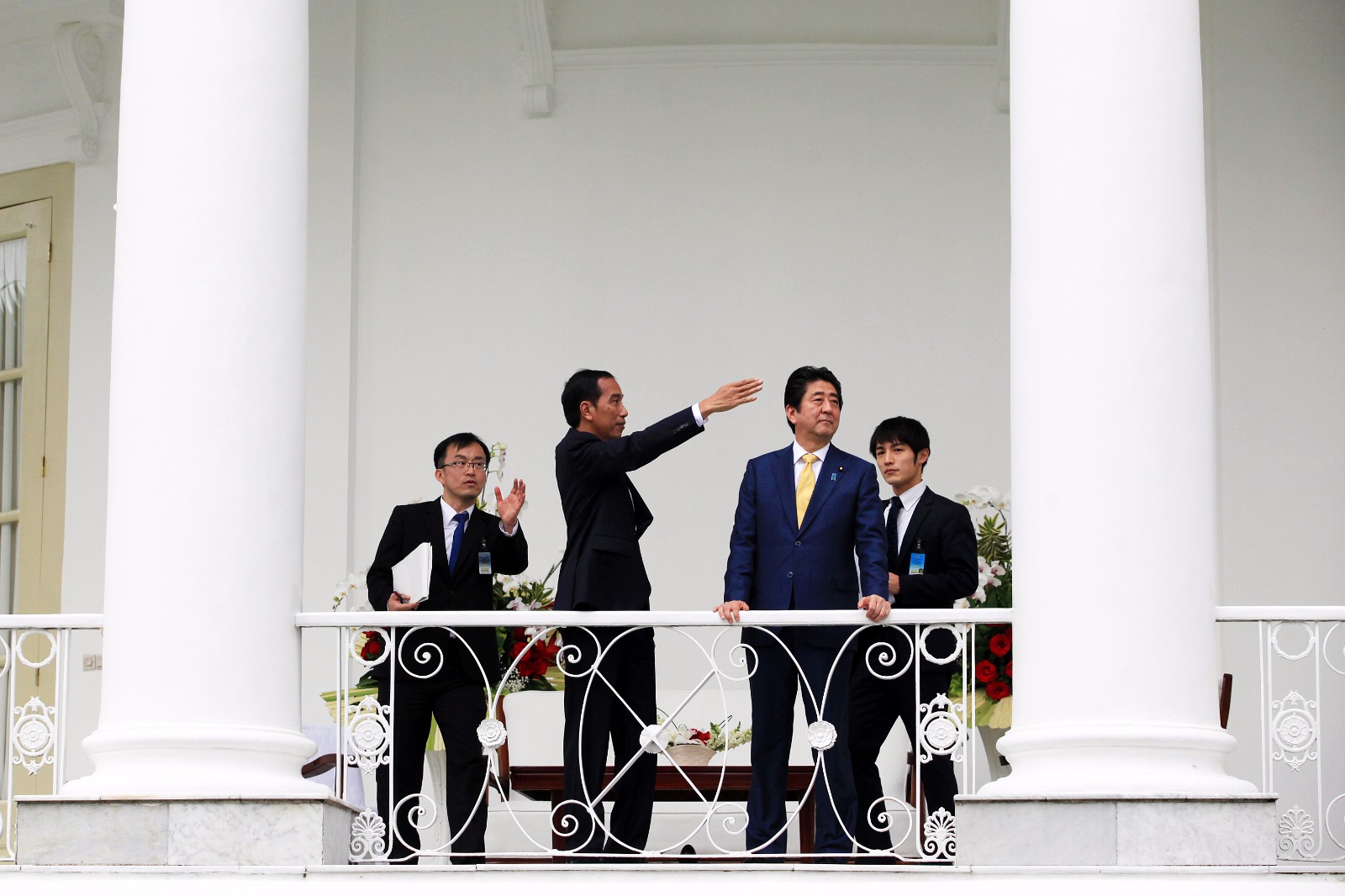 presiden-jokowi-terima-kunjungan-pm-jepang-di-istana-bogor_20170115_202646.jpg