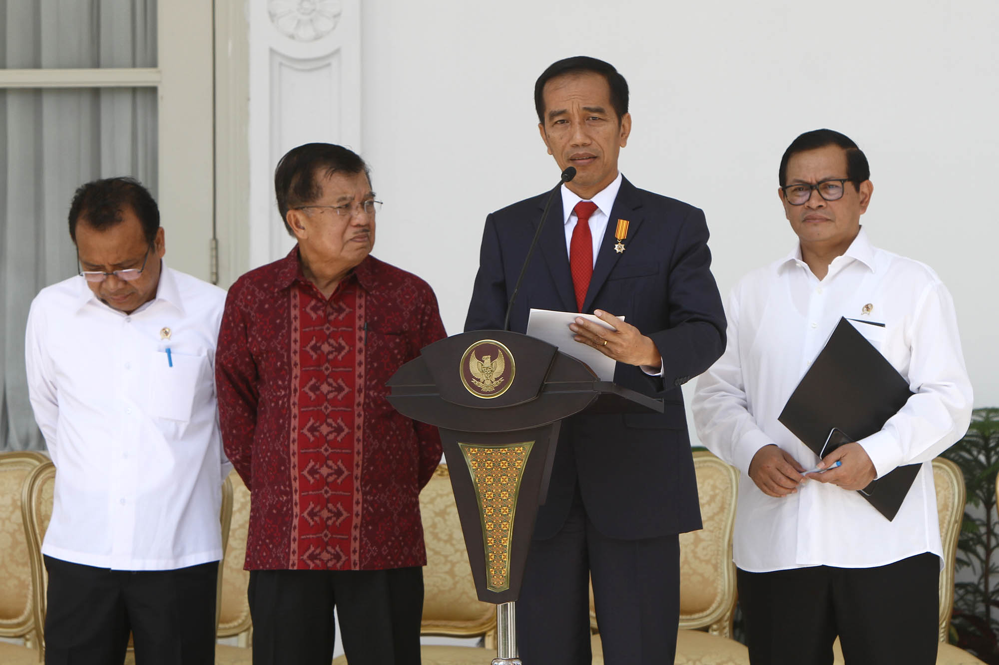 presiden-jokowi-umumkan-reshuffle-kabinet-jilid-2_20160727_153942.jpg