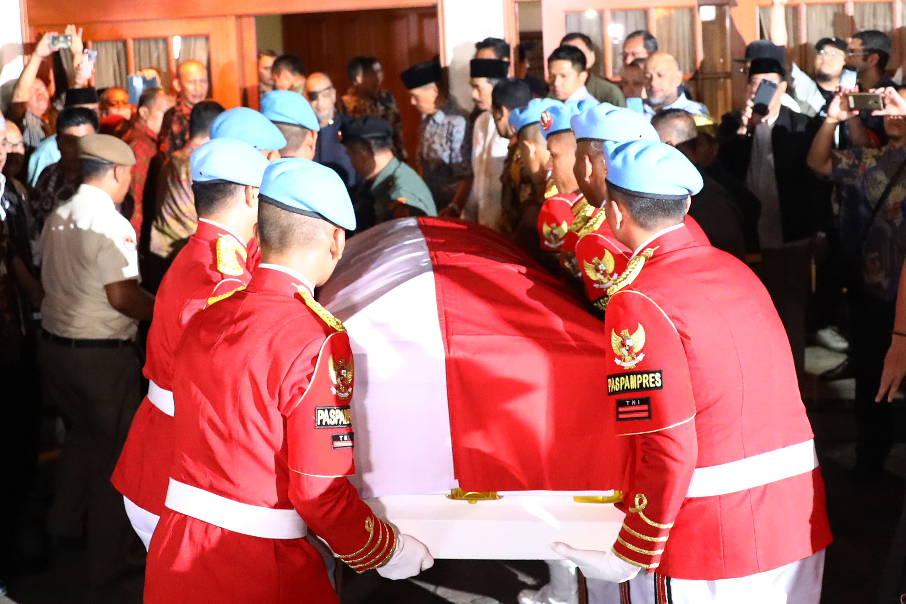 presiden-ke-3-ri-prof-dr-ing-h-bacharuddin-jusuf-habibie-wafat_20190911_221011.jpg