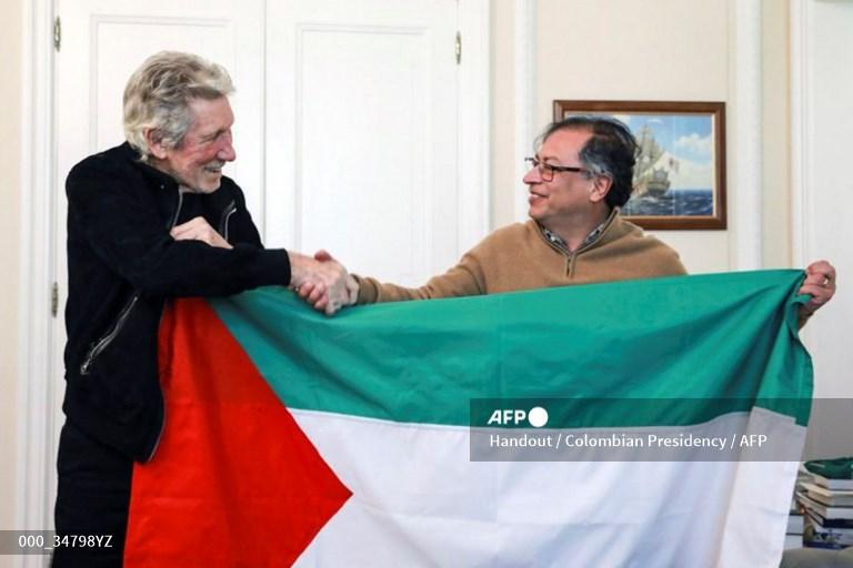 presiden-kolombia-gustavo-petro-dan-musisi-inggris-roger-waters-pegang-bendera-palestina.jpg