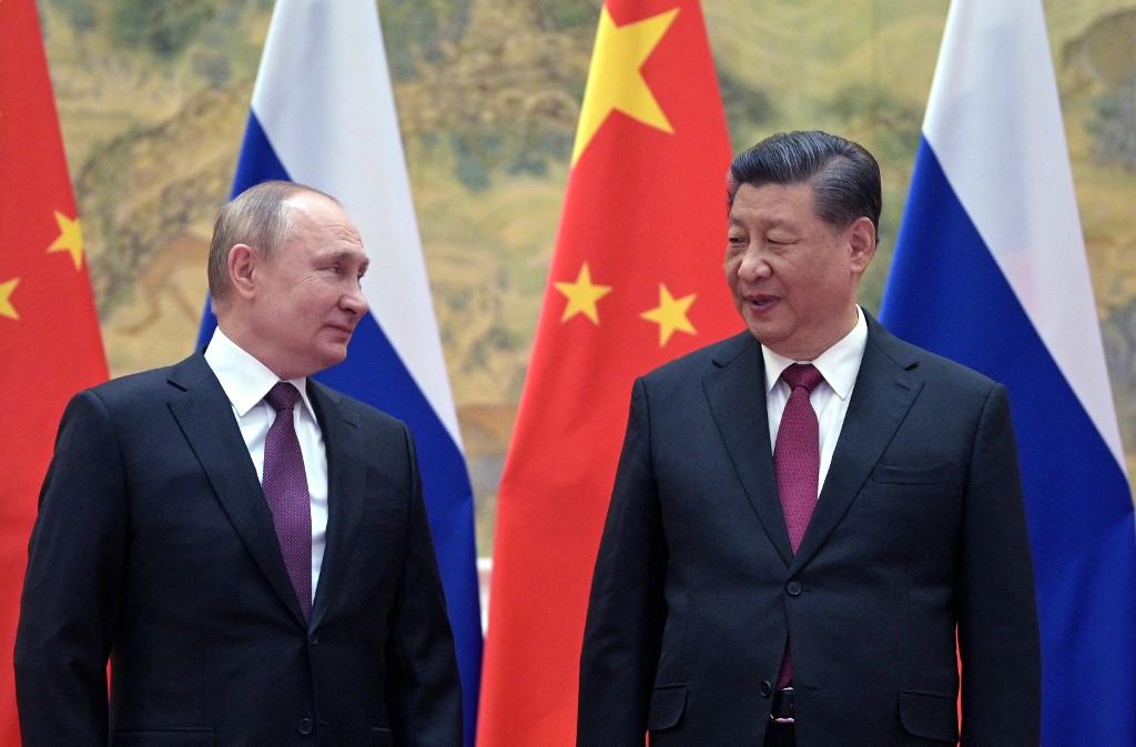 presiden-rusia-vladimir-putin-kiri-dan-presiden-china-xi-jinping-b.jpg