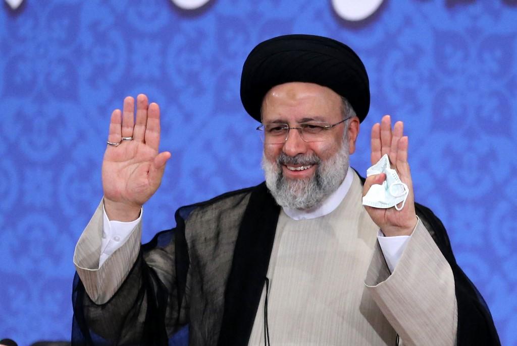 presiden-terpilih-iran-ebrahim-raisi-tersenyum.jpg