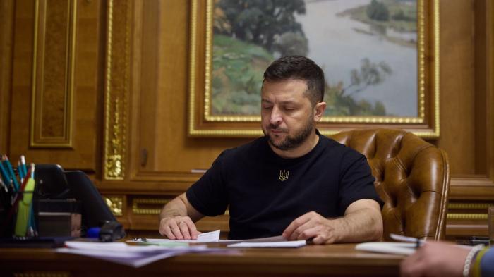 presiden-ukraina-volodymyr-zelenskycchhrrhj.jpg