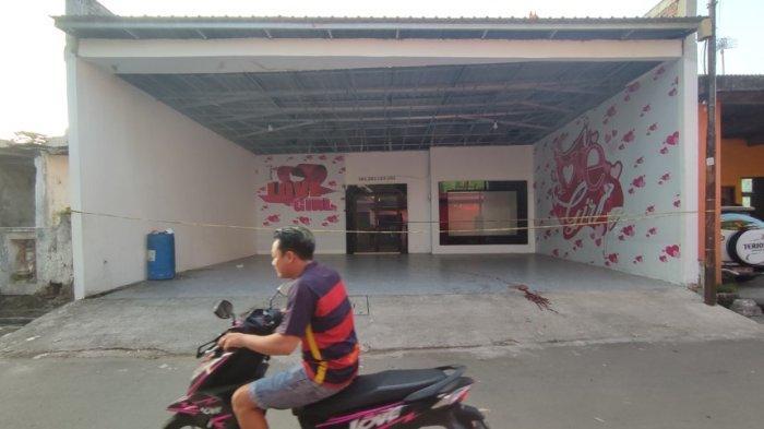 pria-tewas-dibacok-di-teras-karaoke.jpg