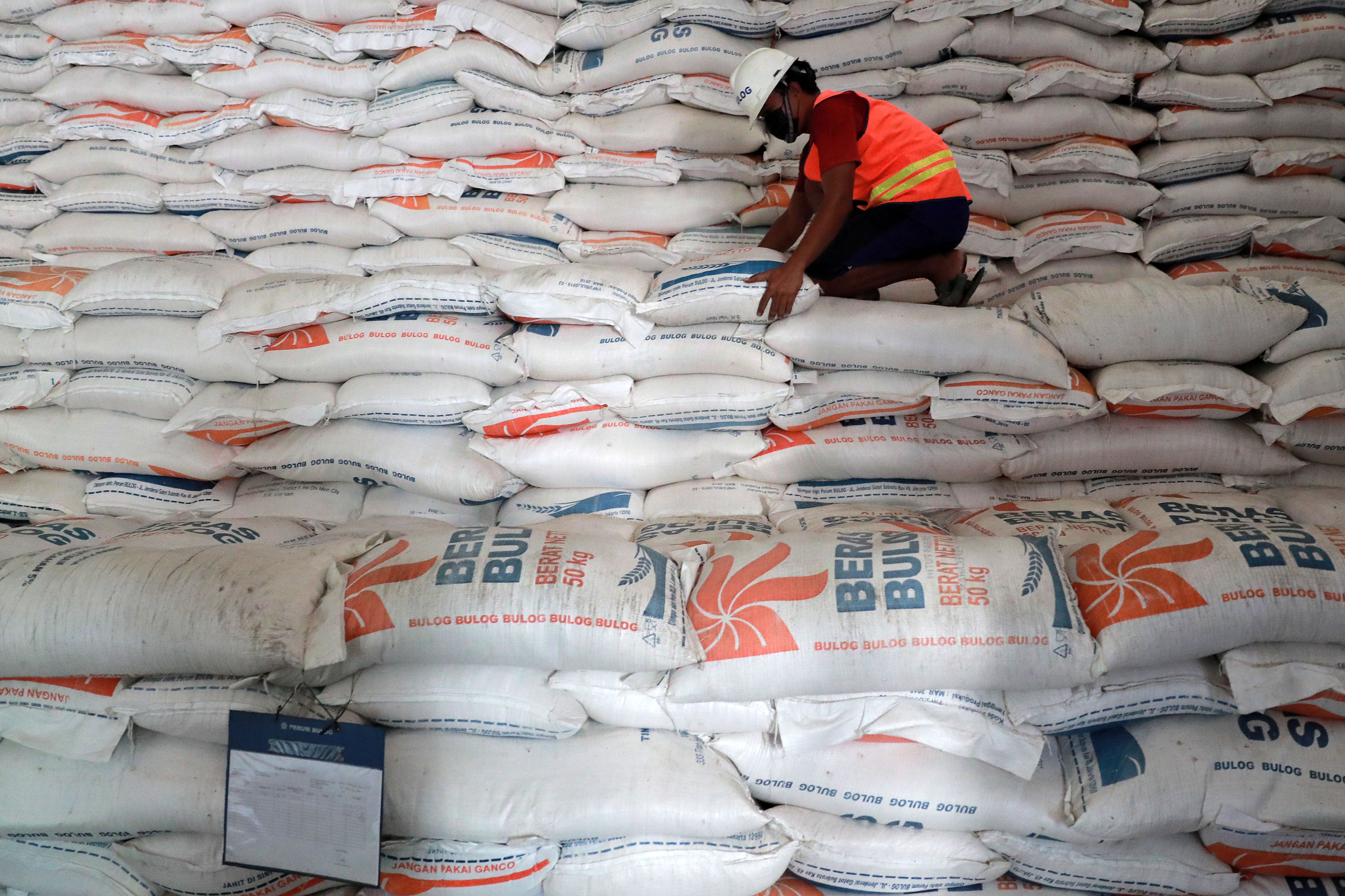 prioritas-pengadaan-beras-produksi-dalam-negeri_20210318_213542.jpg