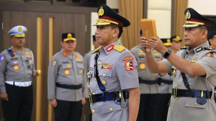 PROFIL POLISI INDONESIA - Kapolri Jenderal Listyo Sigit Prabowo melantik Irjen Akhmad Wiyagus sebagai Astamaops Kapolri menggantikan Komjen Imam Sugianto, Senin (14/4/2025).