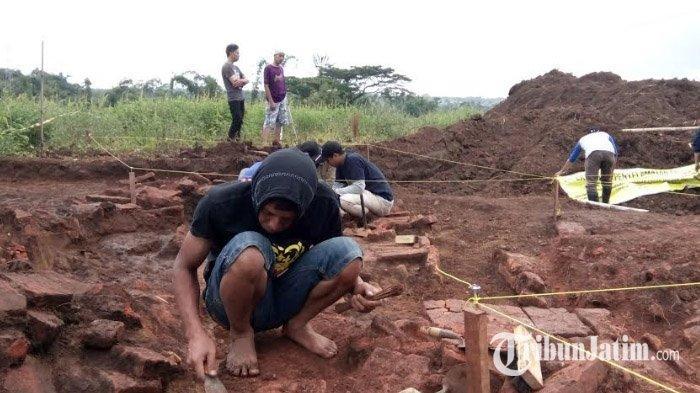 proses-ekskavasi-situs-sekaran-yang-berada-di-kawasan-pembangunan-tol-pandaan-malang.jpg