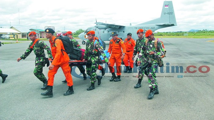 proses-evakuasi-helikopter-jenis-bell-412-ep_20161127_151334.jpg
