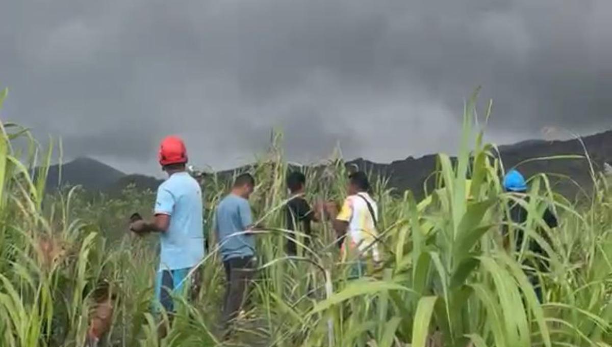 proses-evakuasi-pendaki-di-Gunung-Dukono-asdvwef.jpg