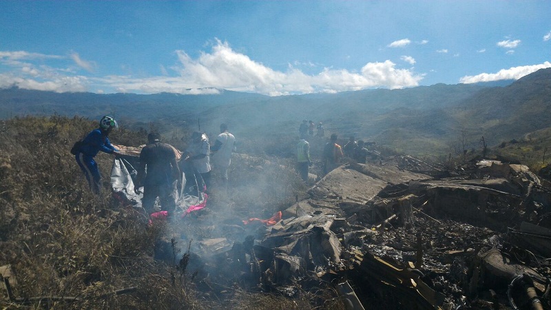 proses-evakuasi-puing-pesawat-c-130-hs-di-wamena_20161218_085840.jpg
