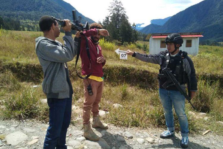 proses-olah-tkp-di-papua.jpg
