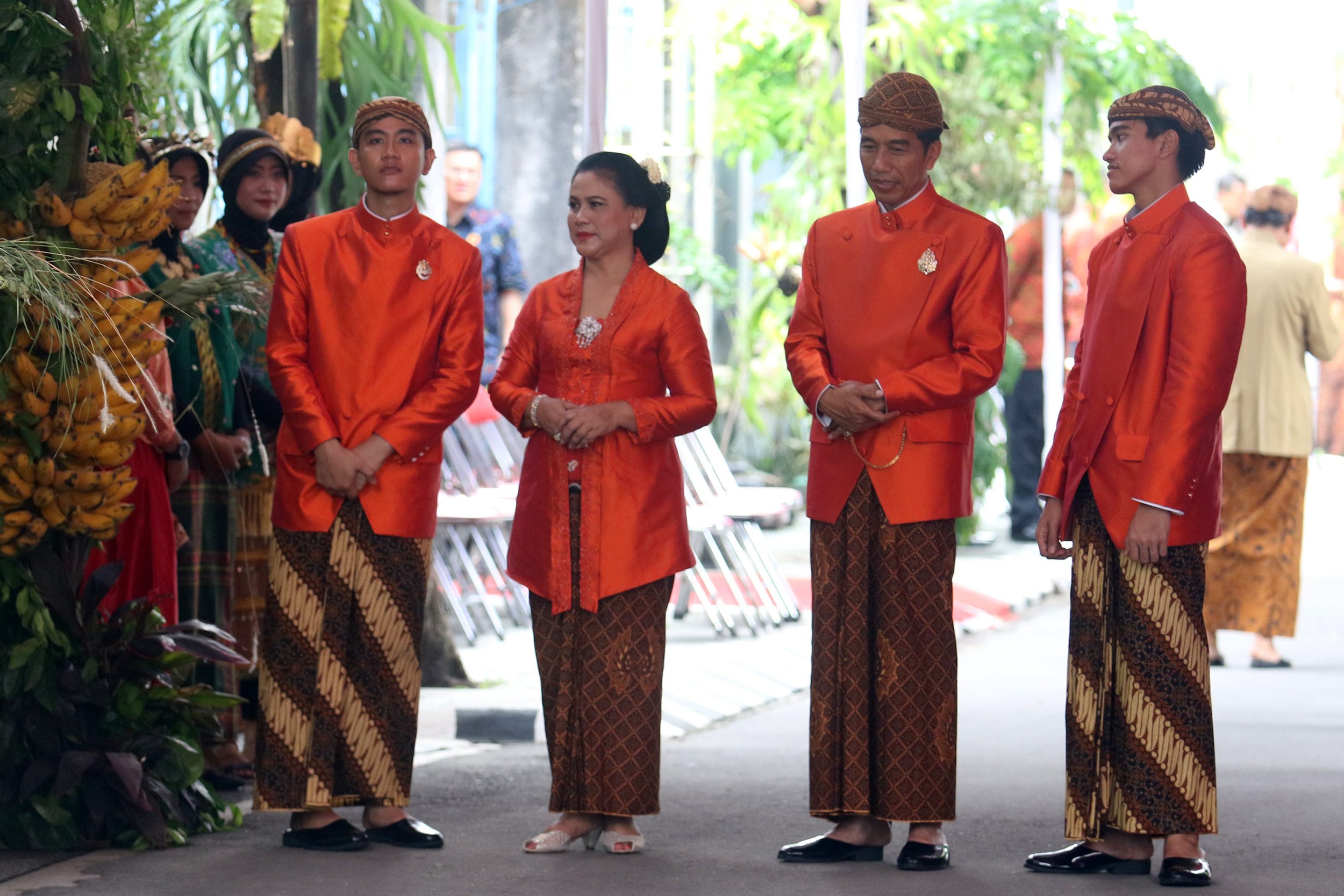 prosesi-pemasangan-bleketepe-oleh-presiden-jokowi_20171107_154316.jpg