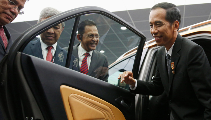 proton-jokowi-mobnas_20150209_043229.jpg