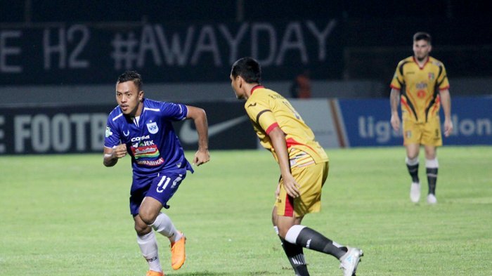 psis-semarang-saat-menghadapi-mitra-kukar-di-stadion-moch-soebroto-magelang_20181028_102311.jpg