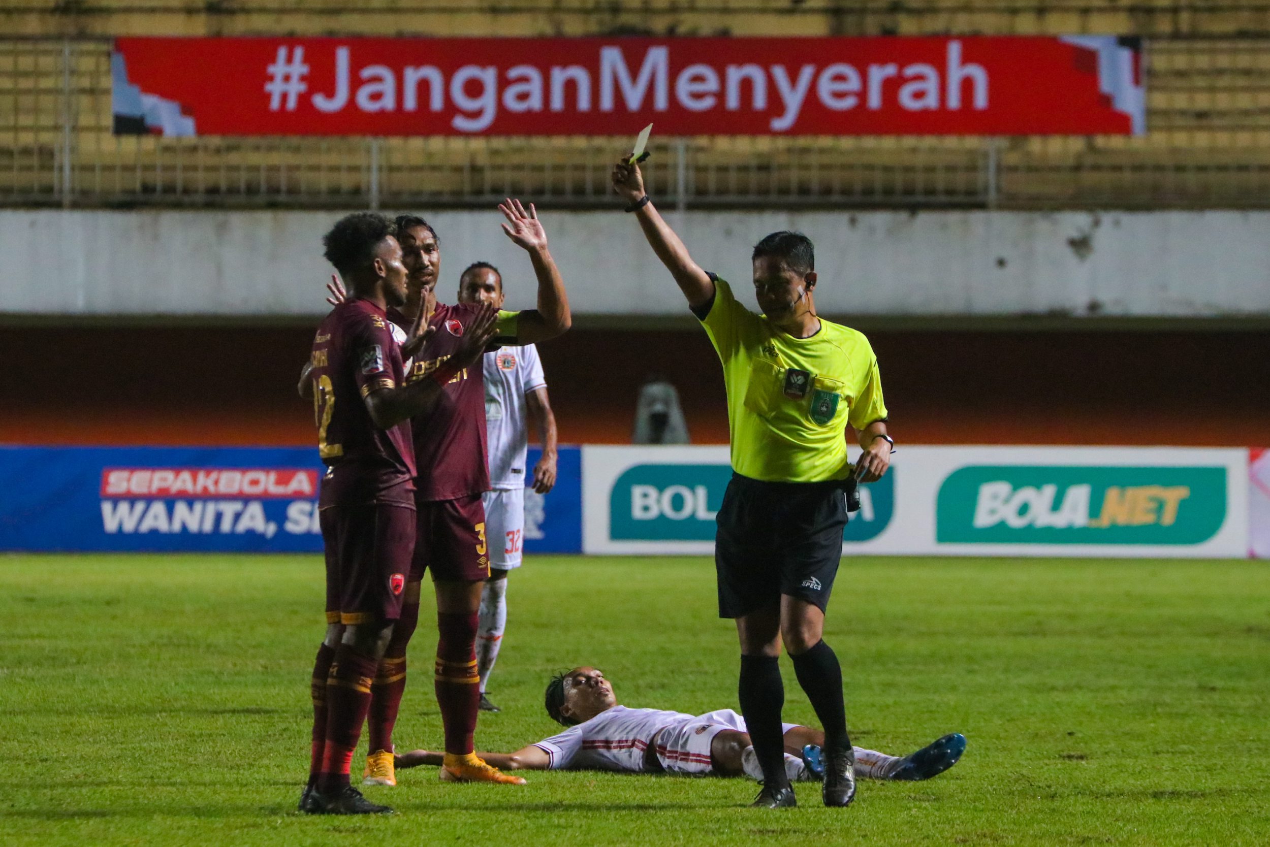 psm-makasar-vs-persija-di-laga-piala-menpora-2021_20210416_104740.jpg
