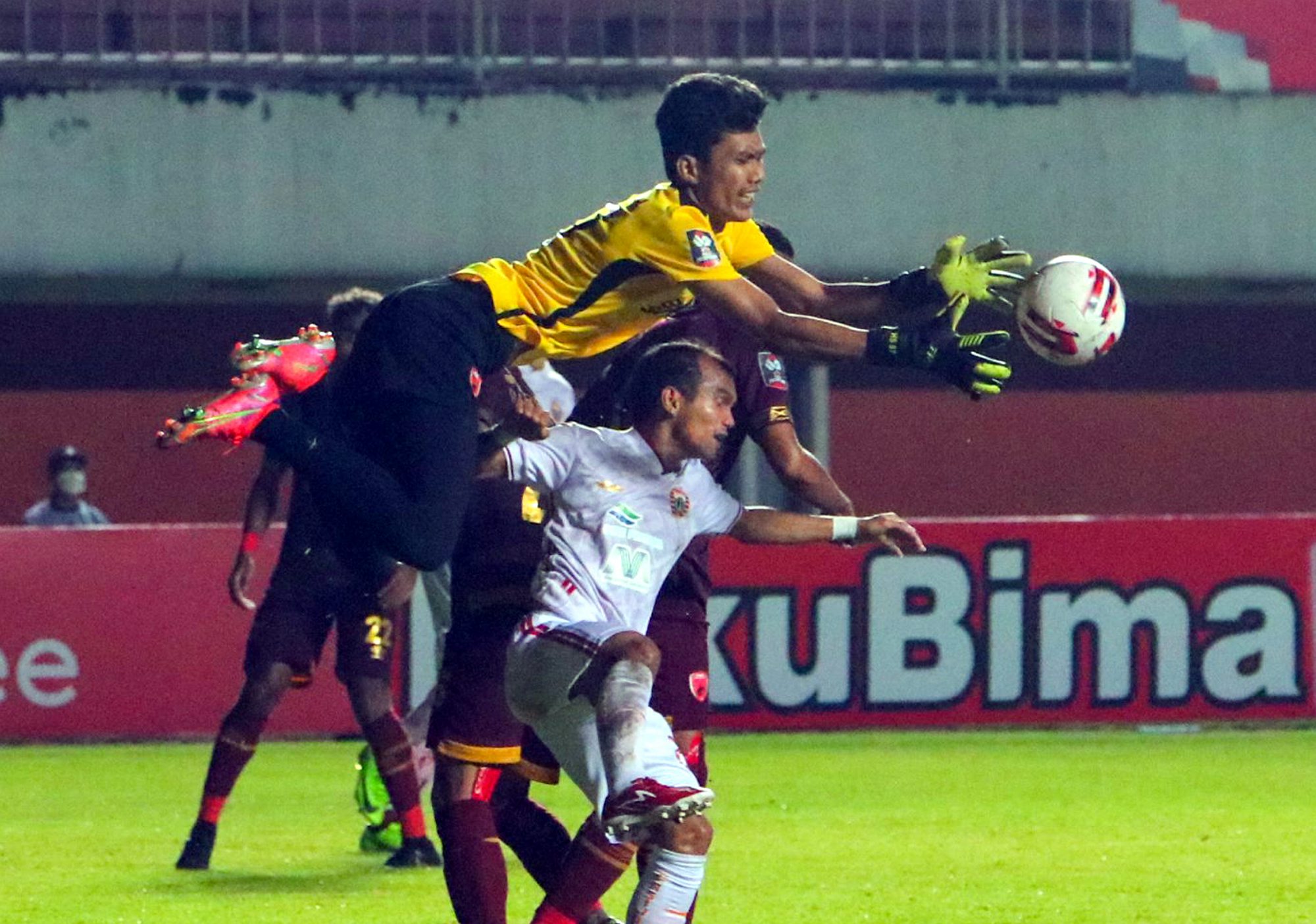 psm-makasar-vs-persija-di-laga-piala-menpora-2021_20210416_111016.jpg
