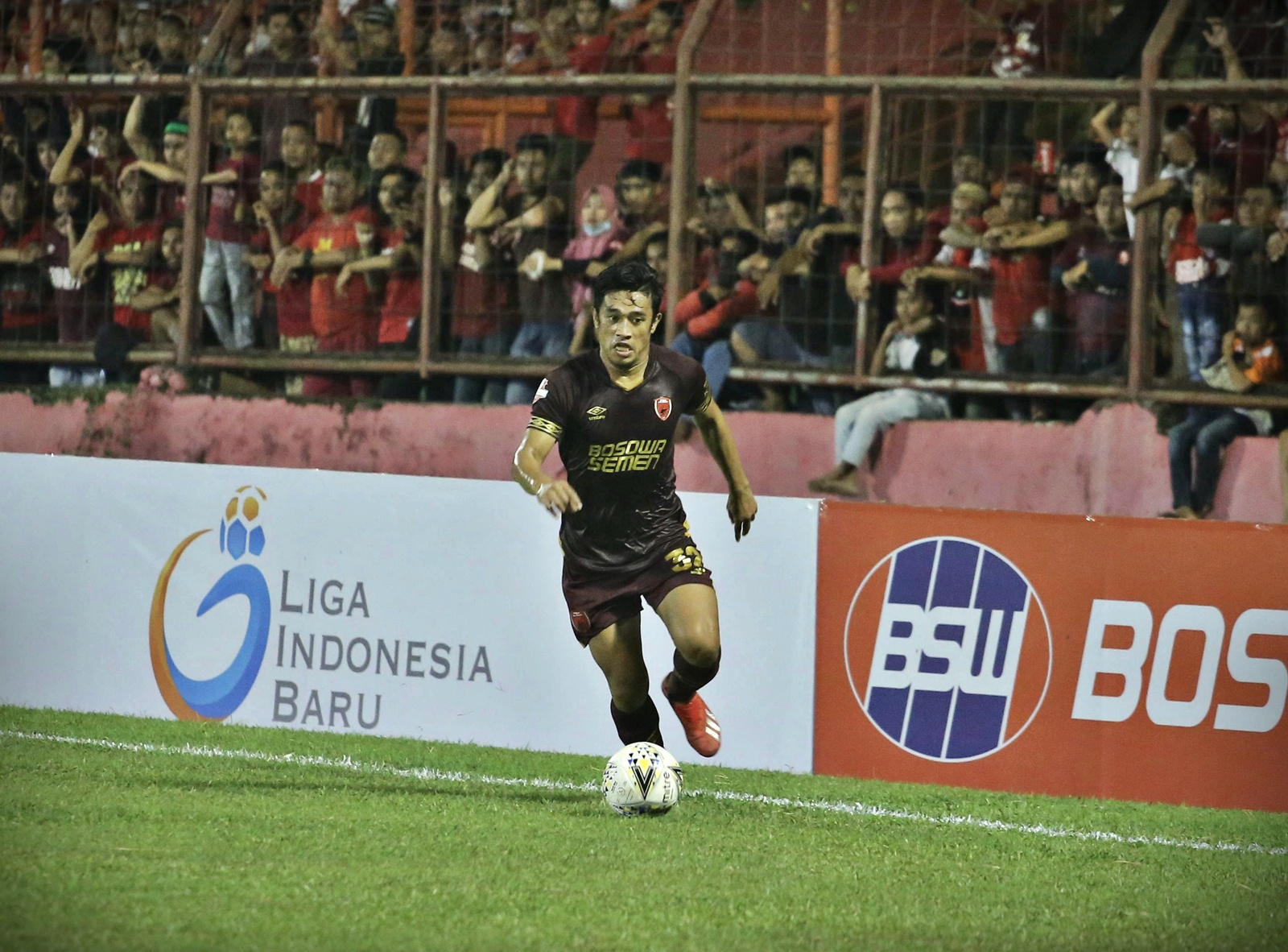 psm-makassar-vs-semen-padang-di-laga-liga-1_20190521_113018.jpg