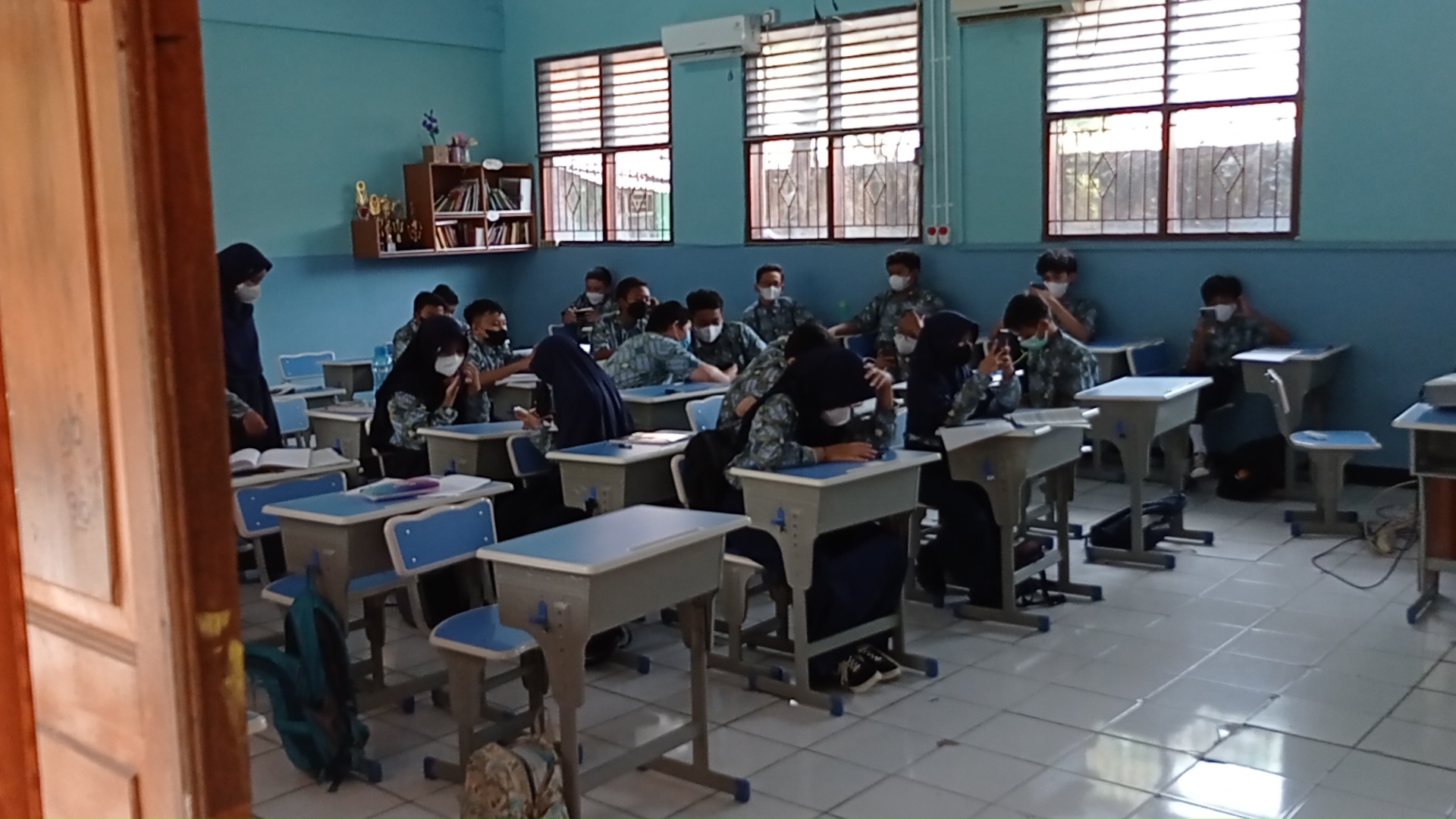 ptm-100-persen-pelajar-smpn-kota-tangerang_20220512_161207.jpg