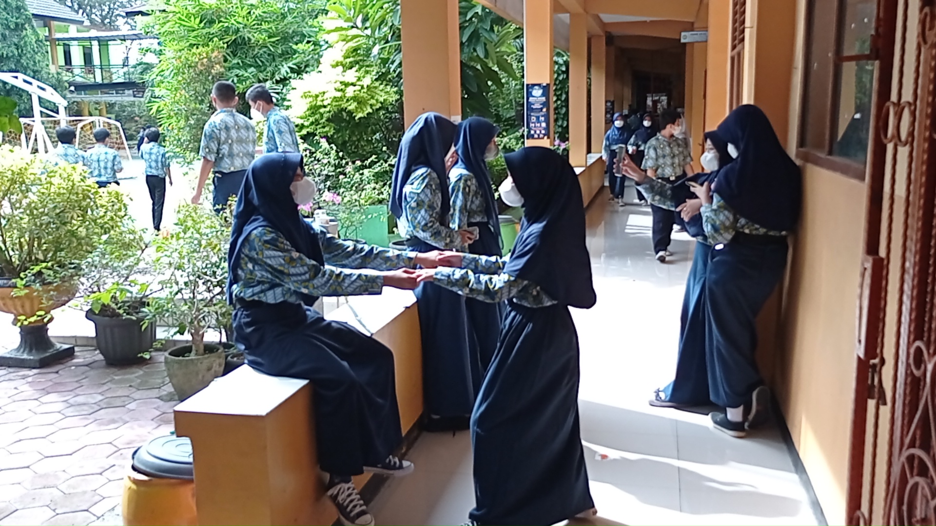 ptm-100-persen-pelajar-smpn-kota-tangerang_20220512_161245.jpg
