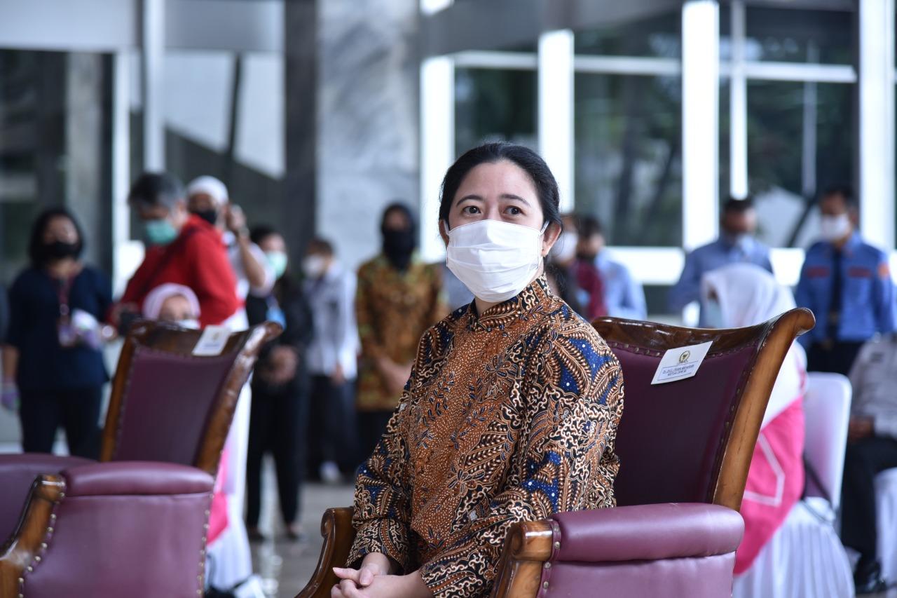 puan-dalam-acara-pemberian-sembako.jpg