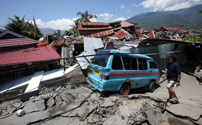 puing-bangunan-di-perumnas-balaroa-akibat-gempa_20181001_113330.jpg