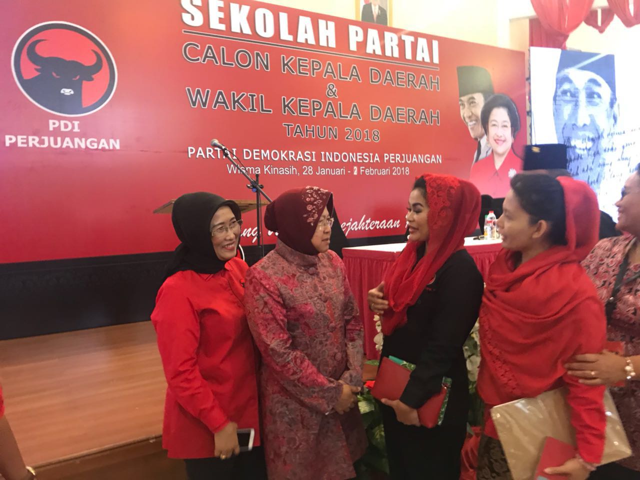 puti-guntur-soekarno-bertemu-dengan-walikota-surabaya-tri-rismaharini_20180130_173334.jpg