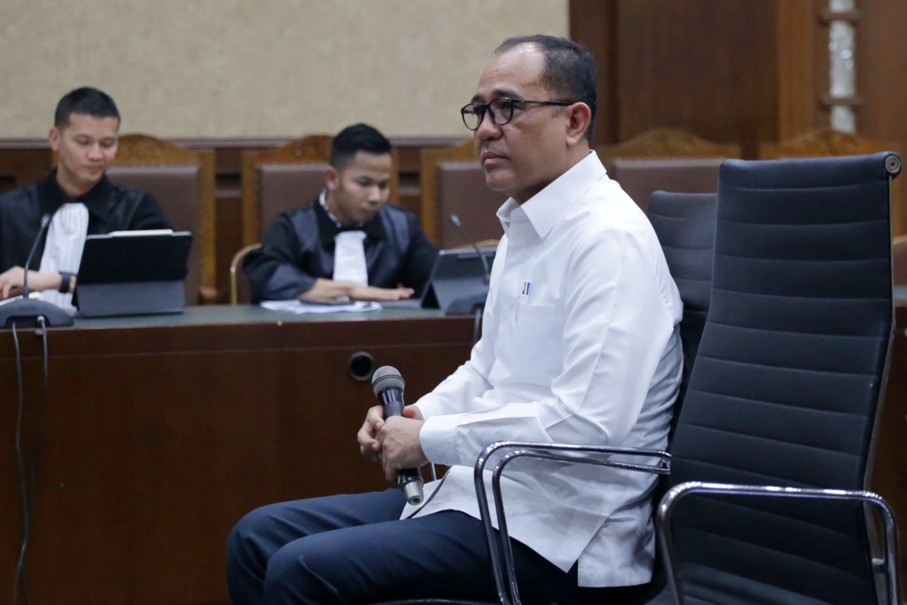 rafael-alun-trisambodo-jalani-sidang-dakwaan_20230830_140201.jpg