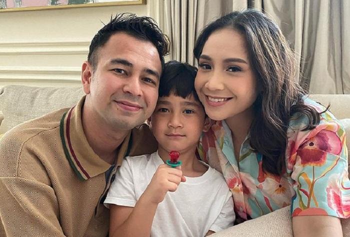 rafathar-masuk-sd-raffi-ahmad-dan-nagita-tulis-doa-dan-harapan.jpg