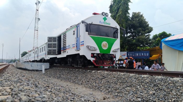rail-clinic-adalah-sebuah-rangkaian-kereta-api-yang-disulap-menjadi-sebuah-klinik_20181107_201344.jpg