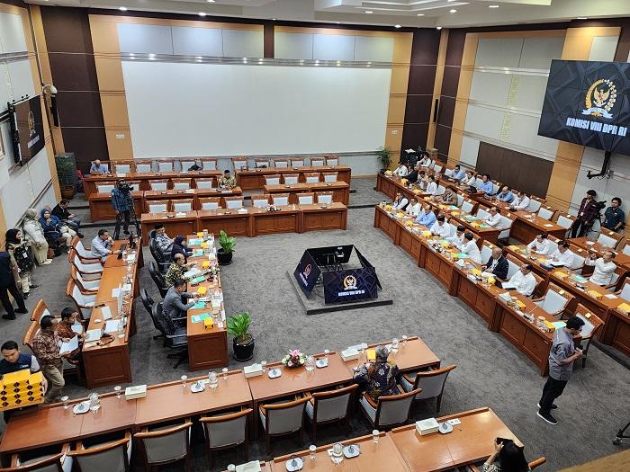 Yaqut Cholil Qoumas Absen, Raker Komisi VIII DPR Bahas Evaluasi Penyelengaraan Haji Batal Digelar