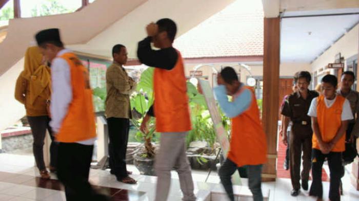 Komplotan Perampok Emas di Blitar Ini Kocok Perut Pengunjung Sidang