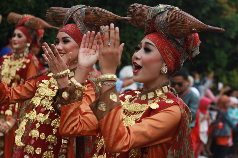 rangkaian-karnaval-khatulistiwa_20150824_174552.jpg