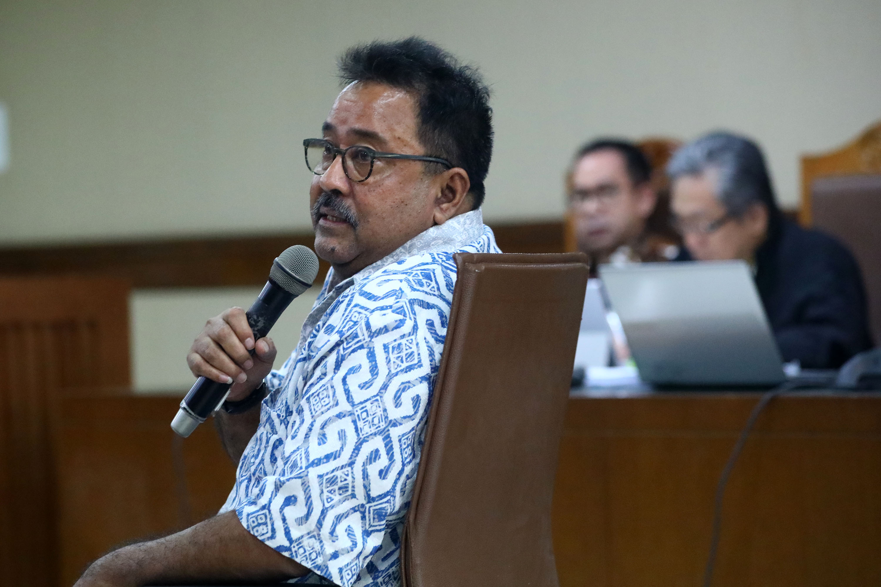 rano-karno-saksi-sidang-tubagus-chaeri-wardana_20200224_153343.jpg