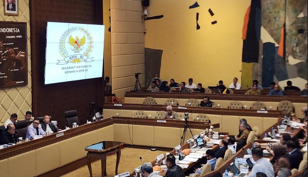 rapat-kerja-komisi-ii-dpr-ri-fvfv.jpg