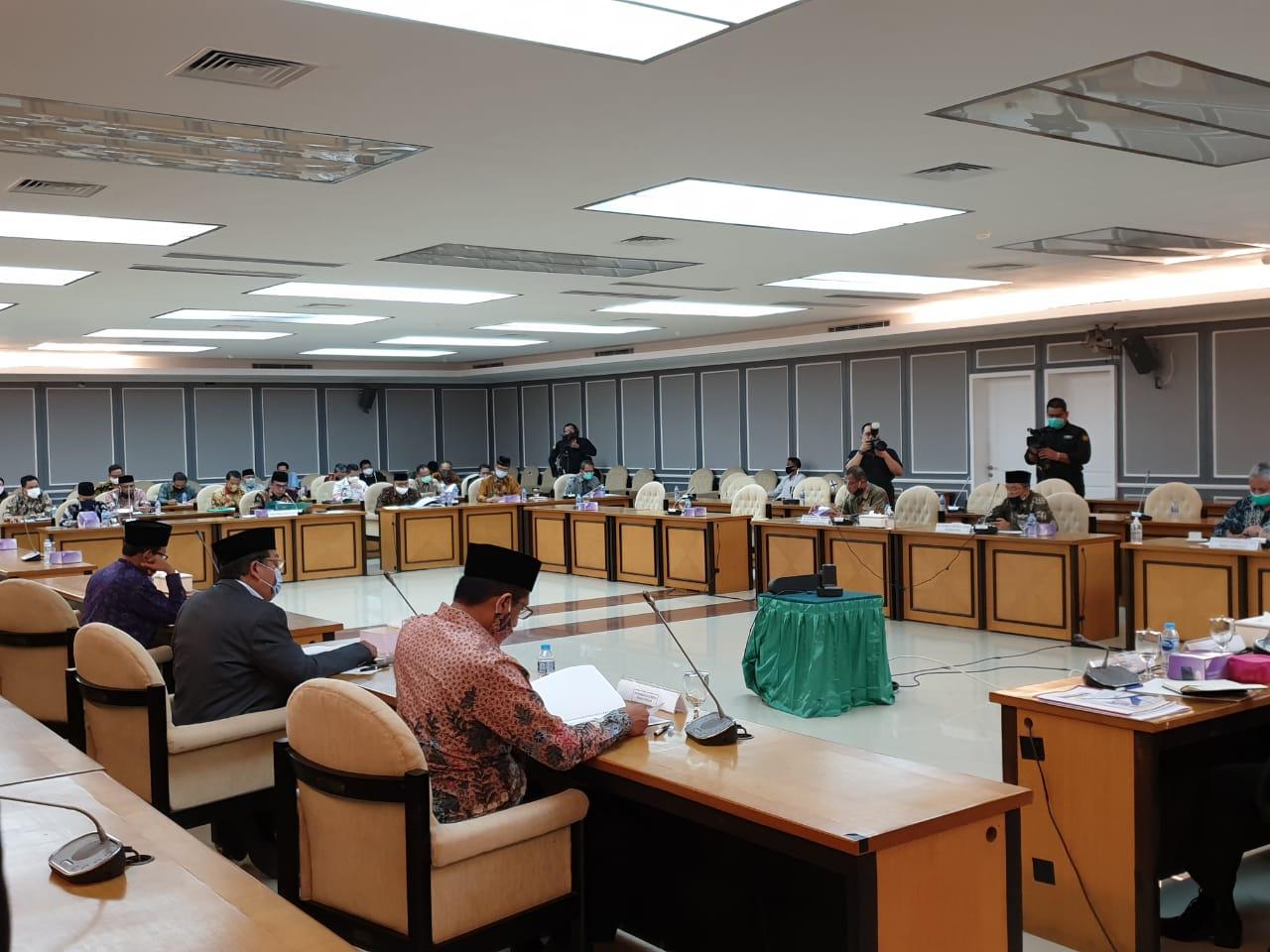 rapat-kerja-komisi-viii-dpr-dengan-menteri-agama-fachrul-razi-dialihkan.jpg