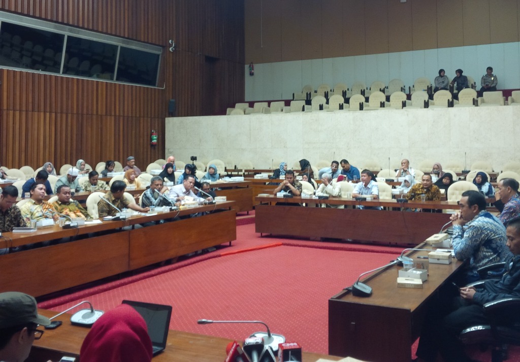 rapat-komisi-vi-dpr-ri_20170928_182110.jpg